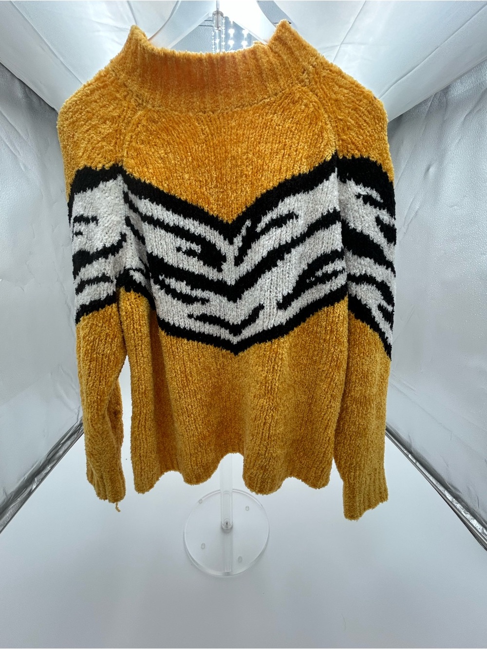Cozy Casa Maglia Chevron Sweater size Medium
